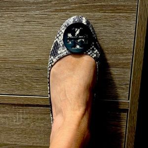 Tory Burch Women’s Flats Minnie Black & White Snake Skin size 7.5M